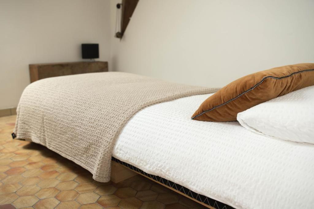 Maison D'Hotes La Doucelle Culture Et Bien-Etre Lignieres-Orgeres Bagian luar foto