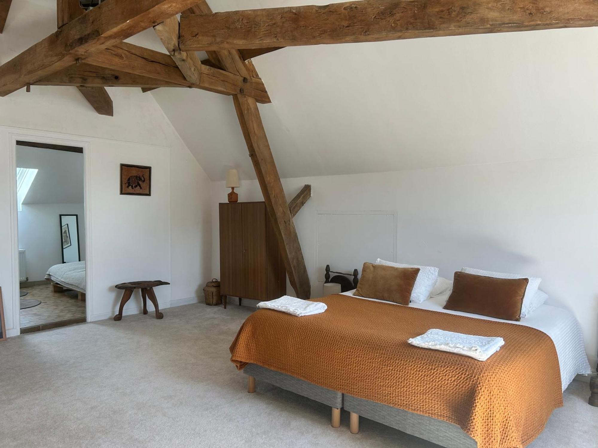 Maison D'Hotes La Doucelle Culture Et Bien-Etre Lignieres-Orgeres Ruang foto